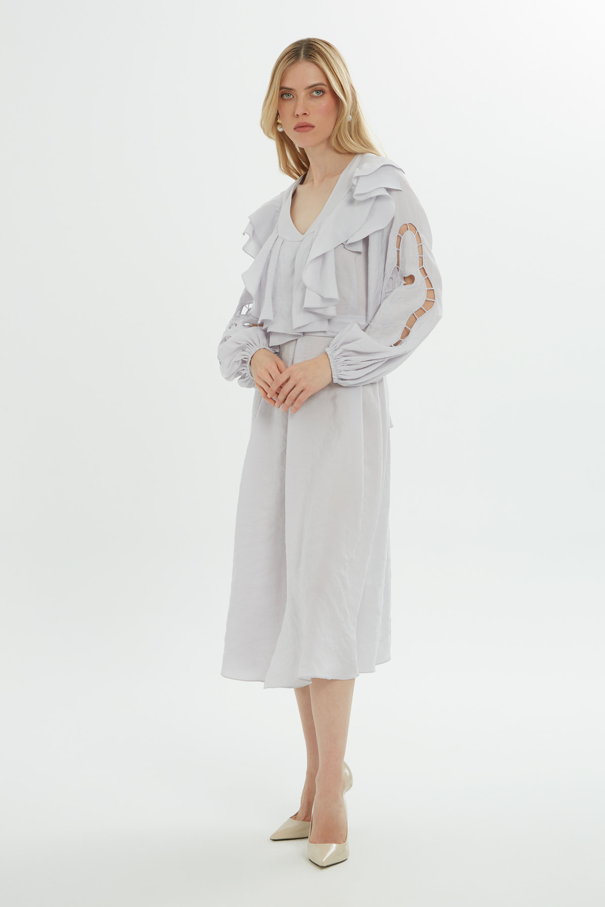 Volan Detaylı Nakışlı Midi Elbise