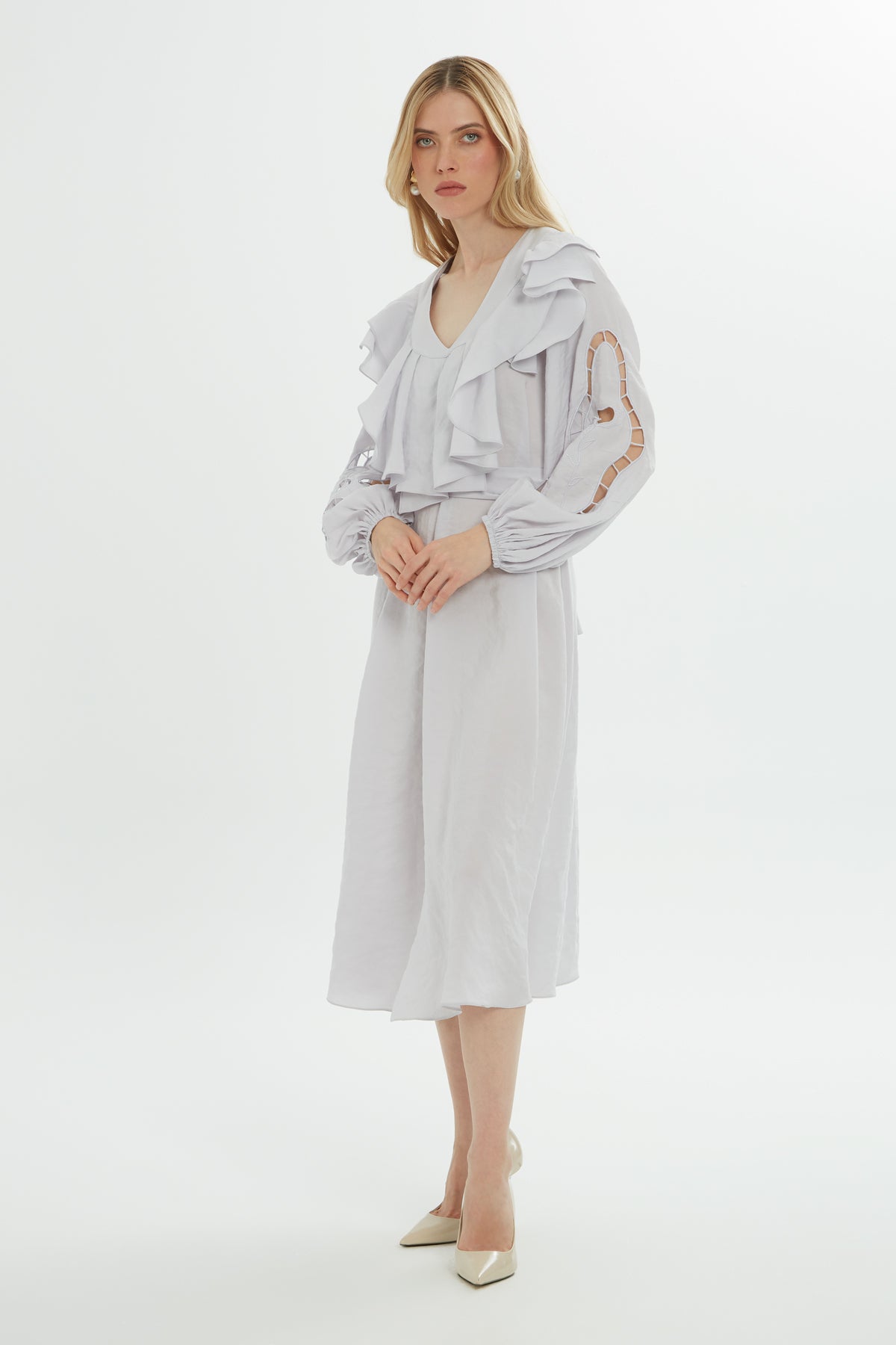 Volan Detaylı Nakışlı Uzun Elbise