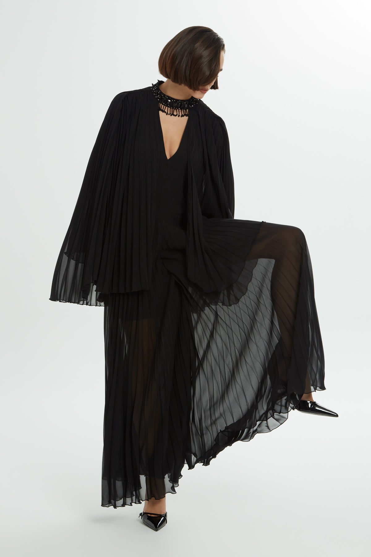 Pelerin Detaylı Piliseli Elbise