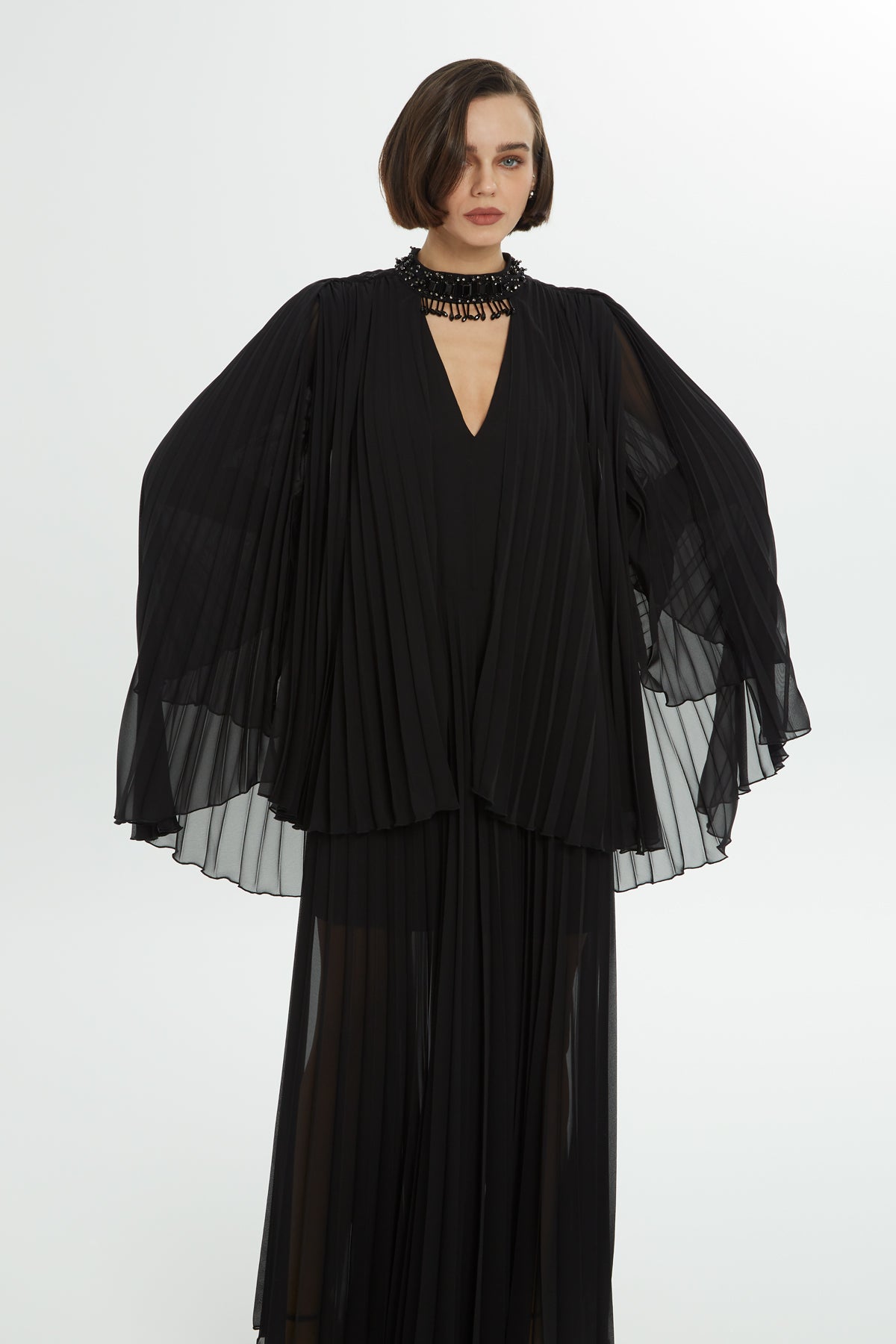 Pelerin Detaylı Piliseli Elbise