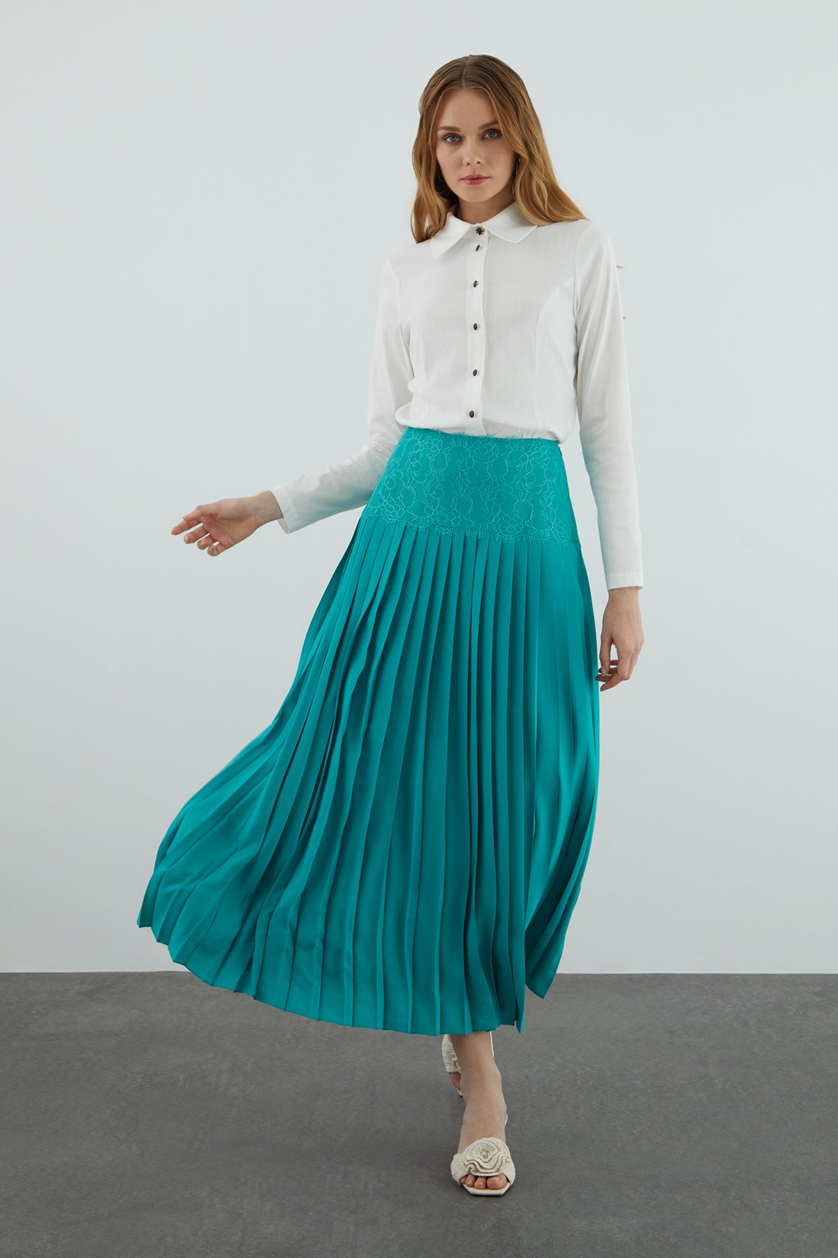 Beli İşlemeli Uzun Etek