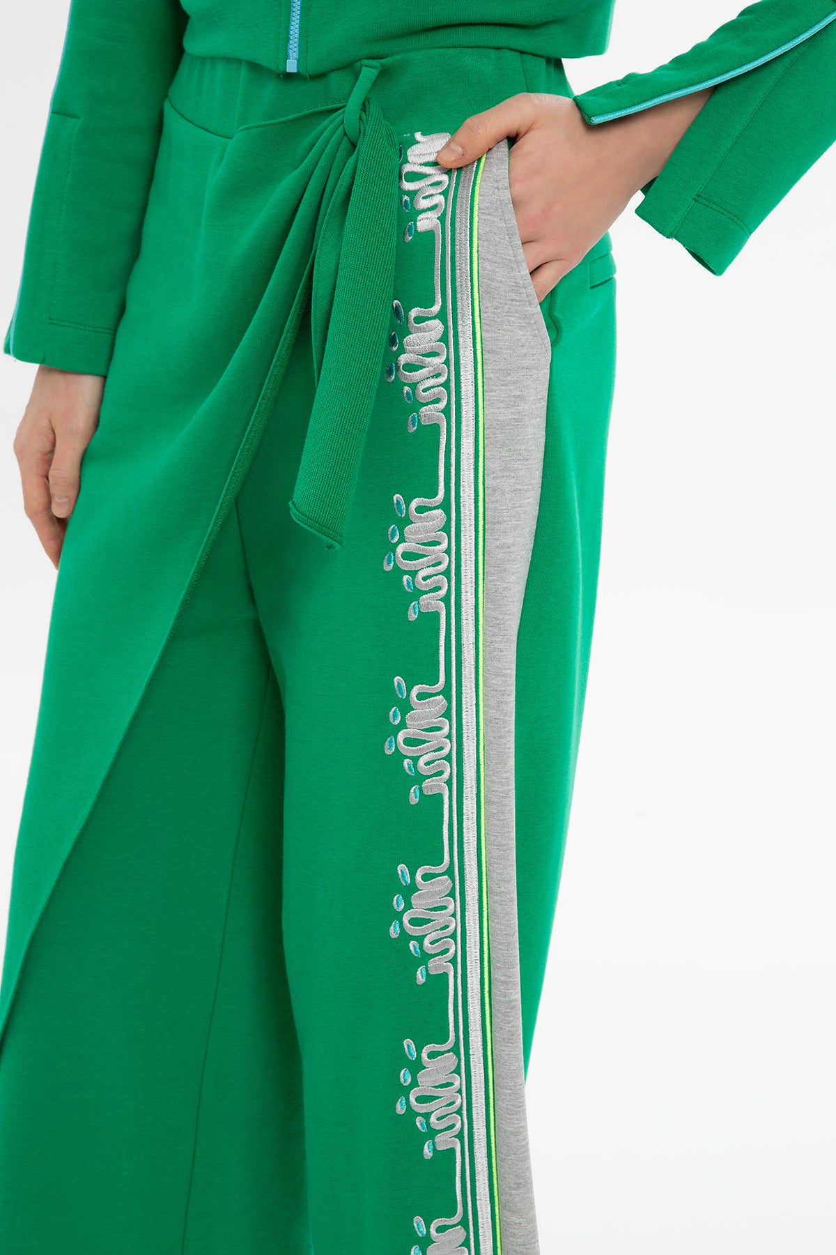 Önü Asimetrik Eşofman Altı