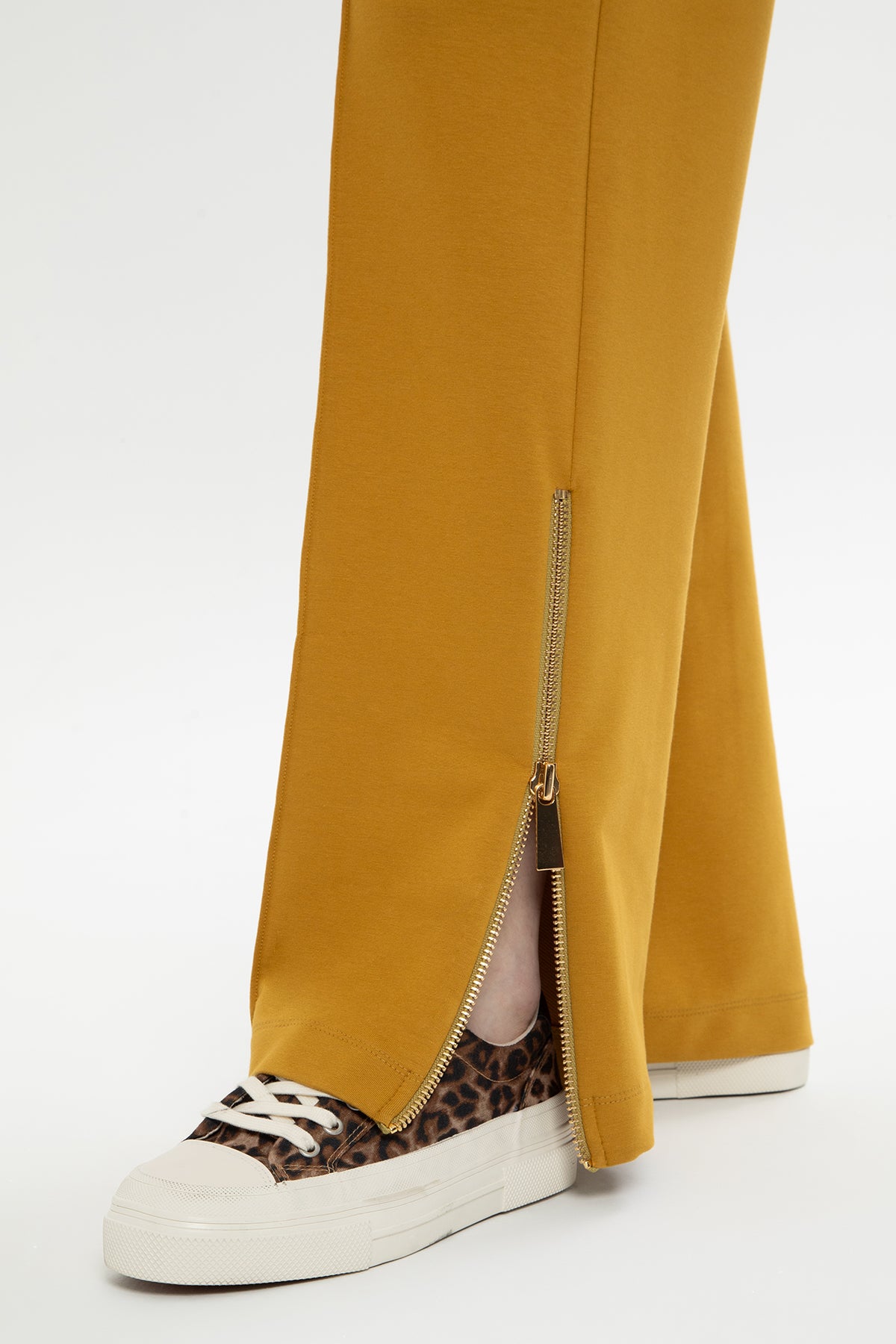 Kapüşonlu Ve Cep Detaylı Eşofman Takımı