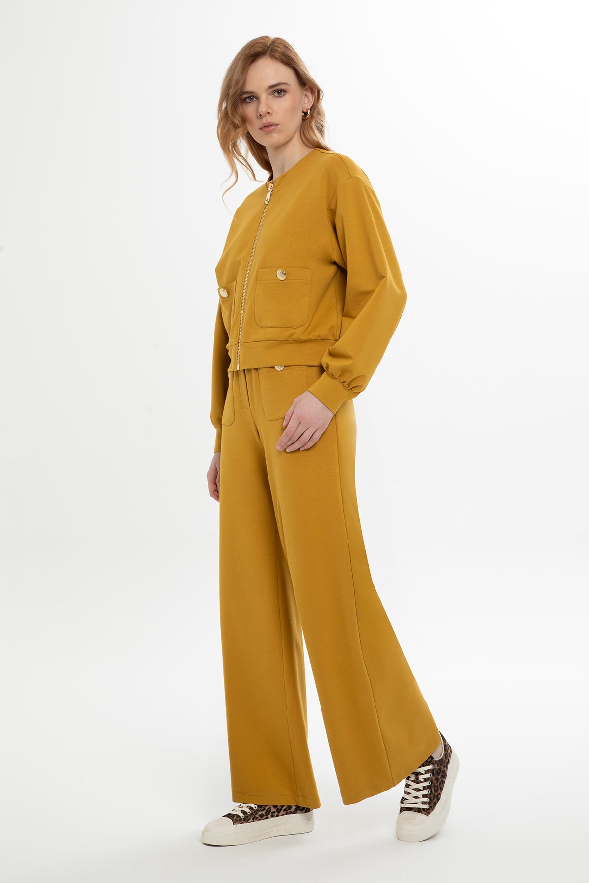 Bol Paçalı Cepli Eşofman Takımı