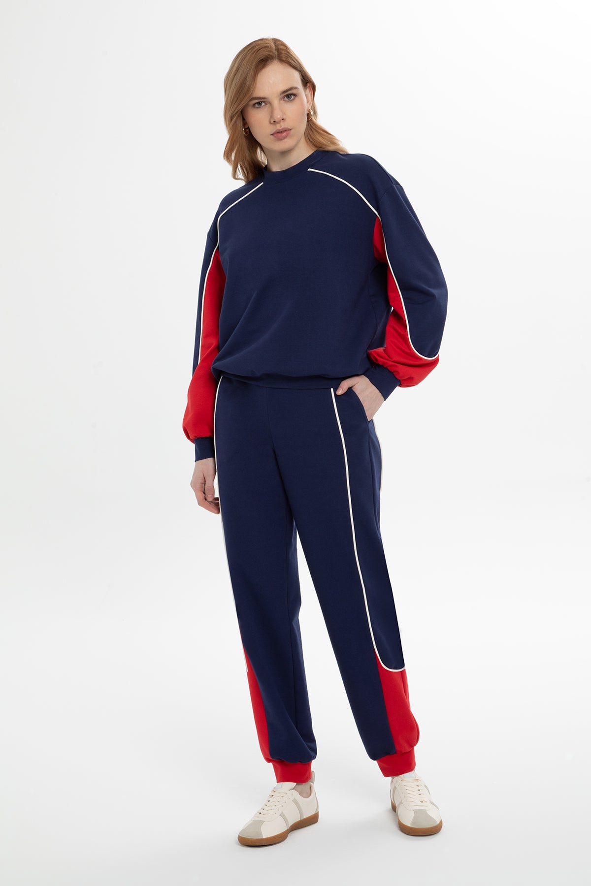 Yuvarlak Yaka Rahat Kesim Eşofman Takımı