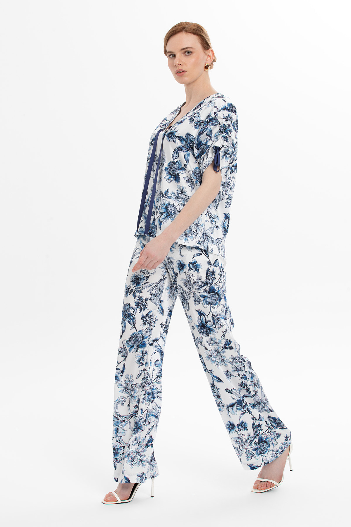 Çiçek Desenli Rahat Kesim Takım