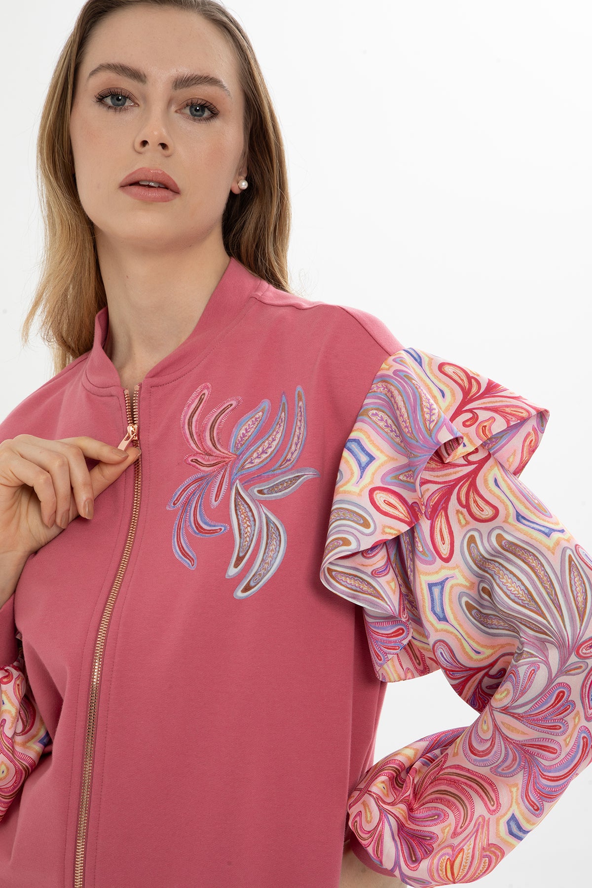 Paçası Yırtmaçlı Eşofman Takımı