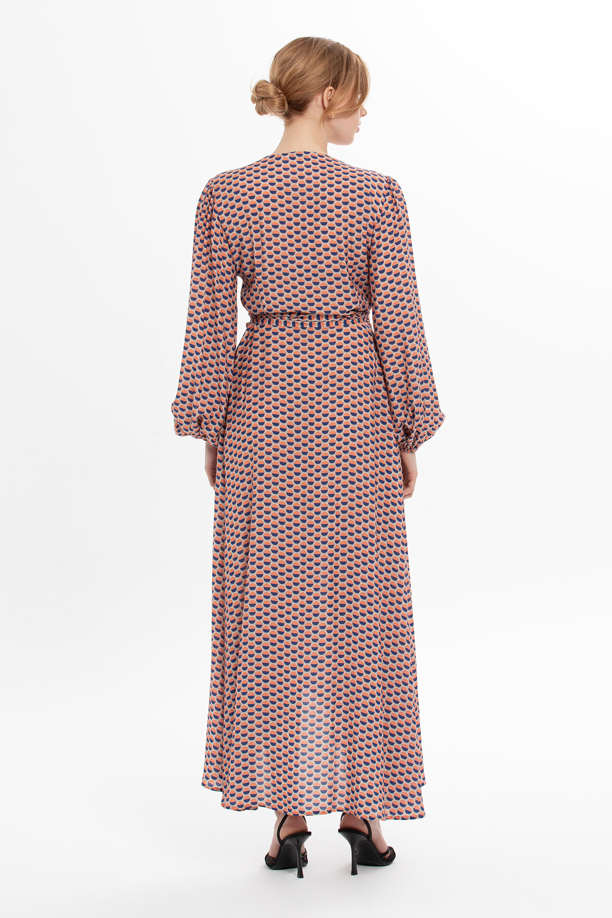 Yandan Bağlamalı Uzun Kollu Desenli Midi Elbise