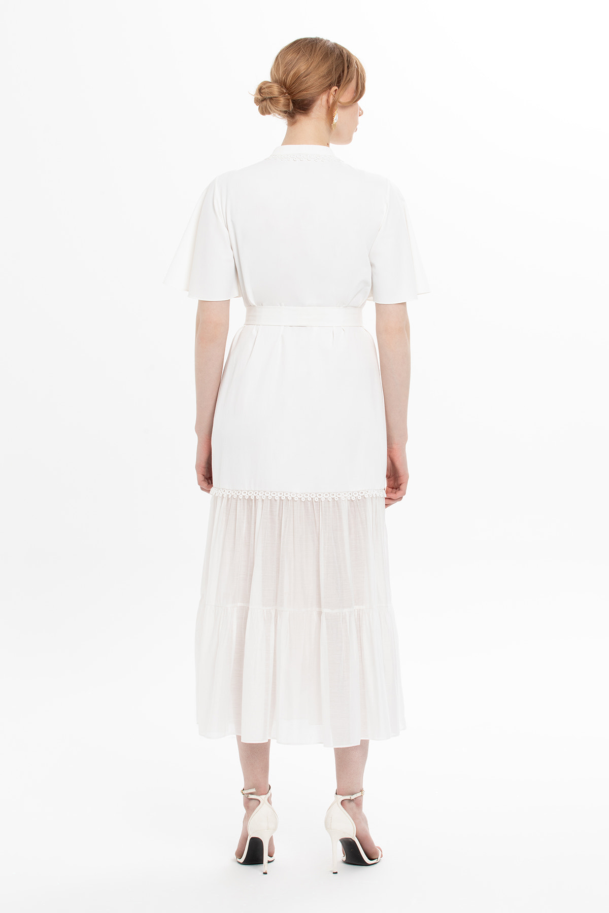 Dantel Detaylı Kemerli Midi Elbise