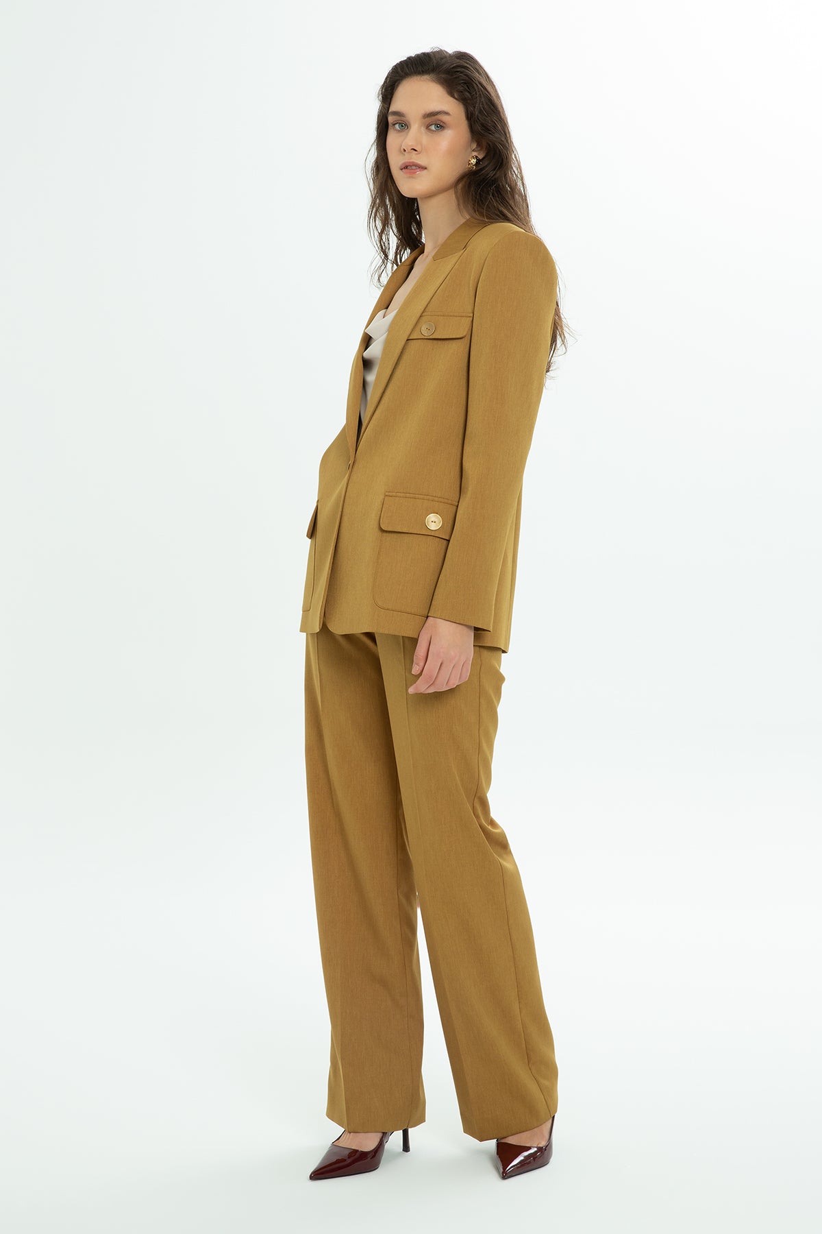 Kruvaze Kapamalı Rahat Kesim Pantolonlu Takım