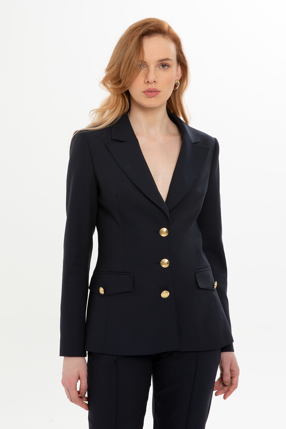 Yırtmaçlı Ceket Ve Havuç Pantolonlu Takım