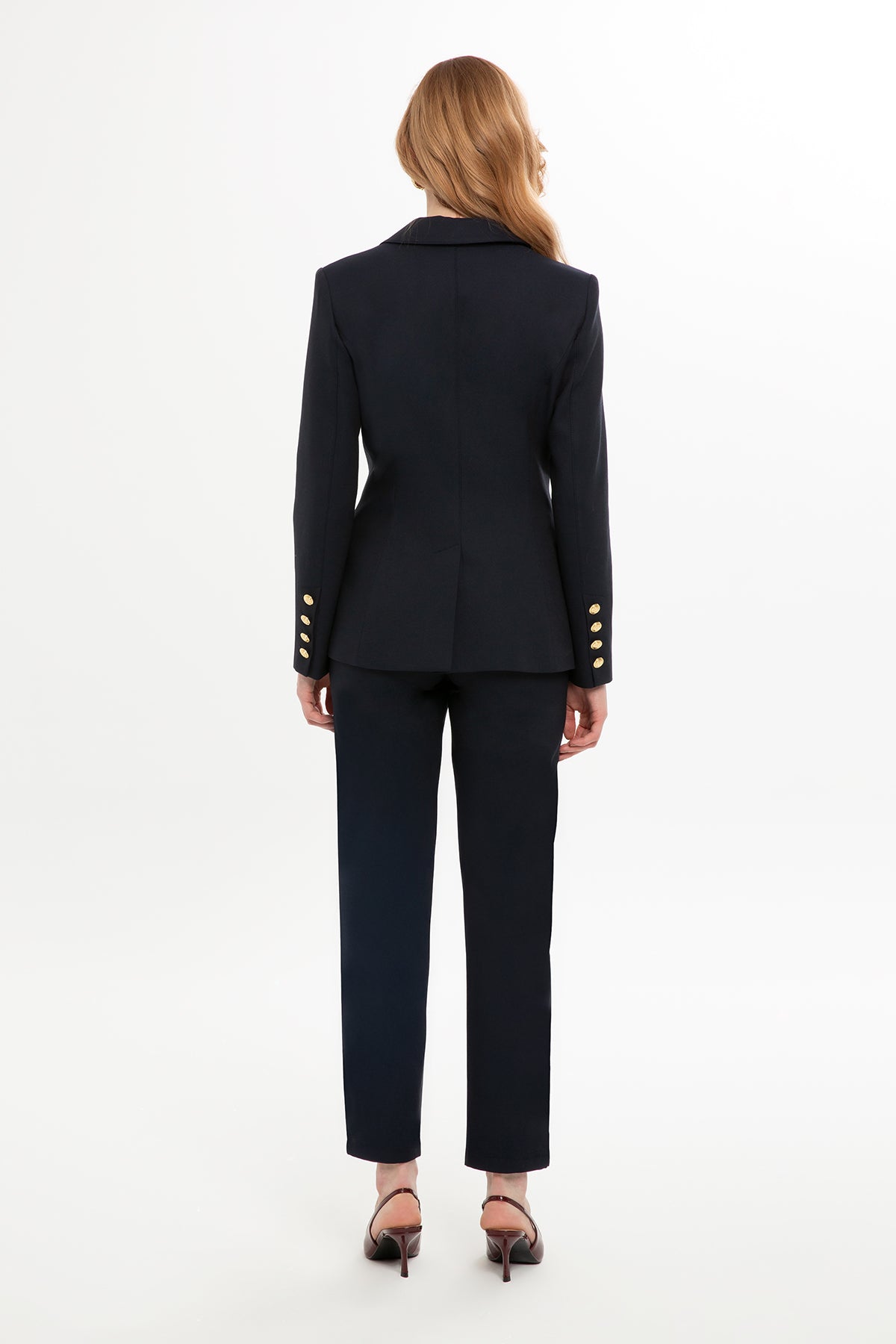 Yırtmaçlı Ceket Ve Havuç Pantolonlu Takım