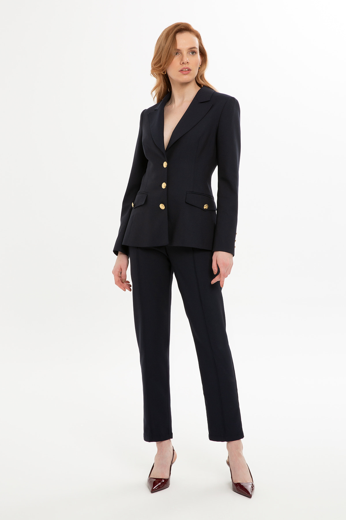 Yırtmaçlı Ceket Ve Havuç Pantolonlu Takım