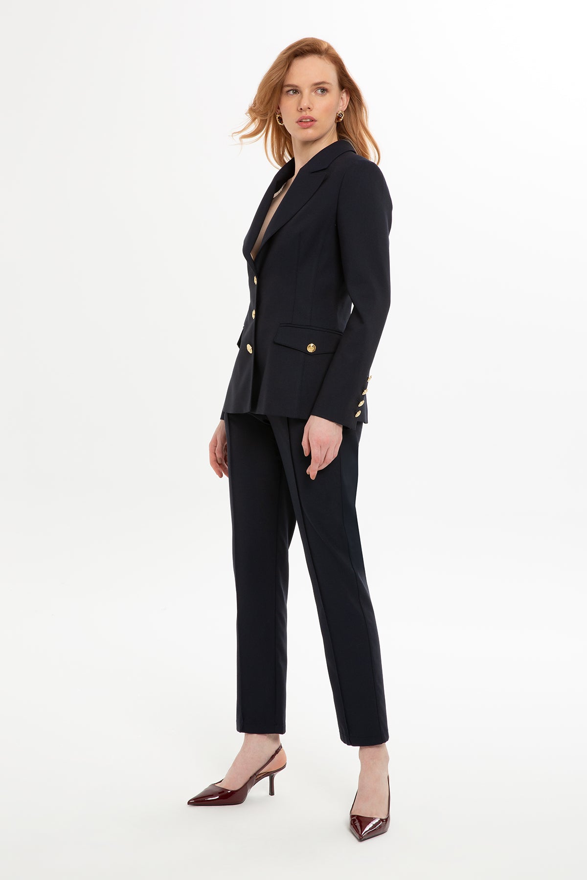 Yırtmaçlı Ceket Ve Havuç Pantolonlu Takım