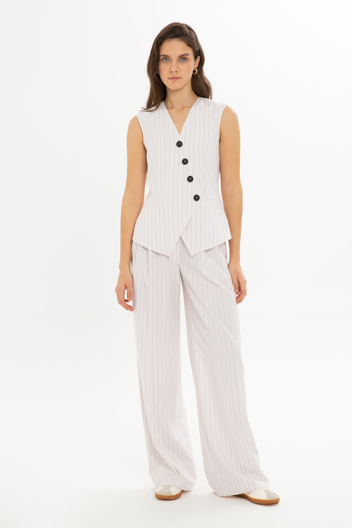 Kruvaze Yelek Ve Pileli Palazzo Pantolonlu Takım