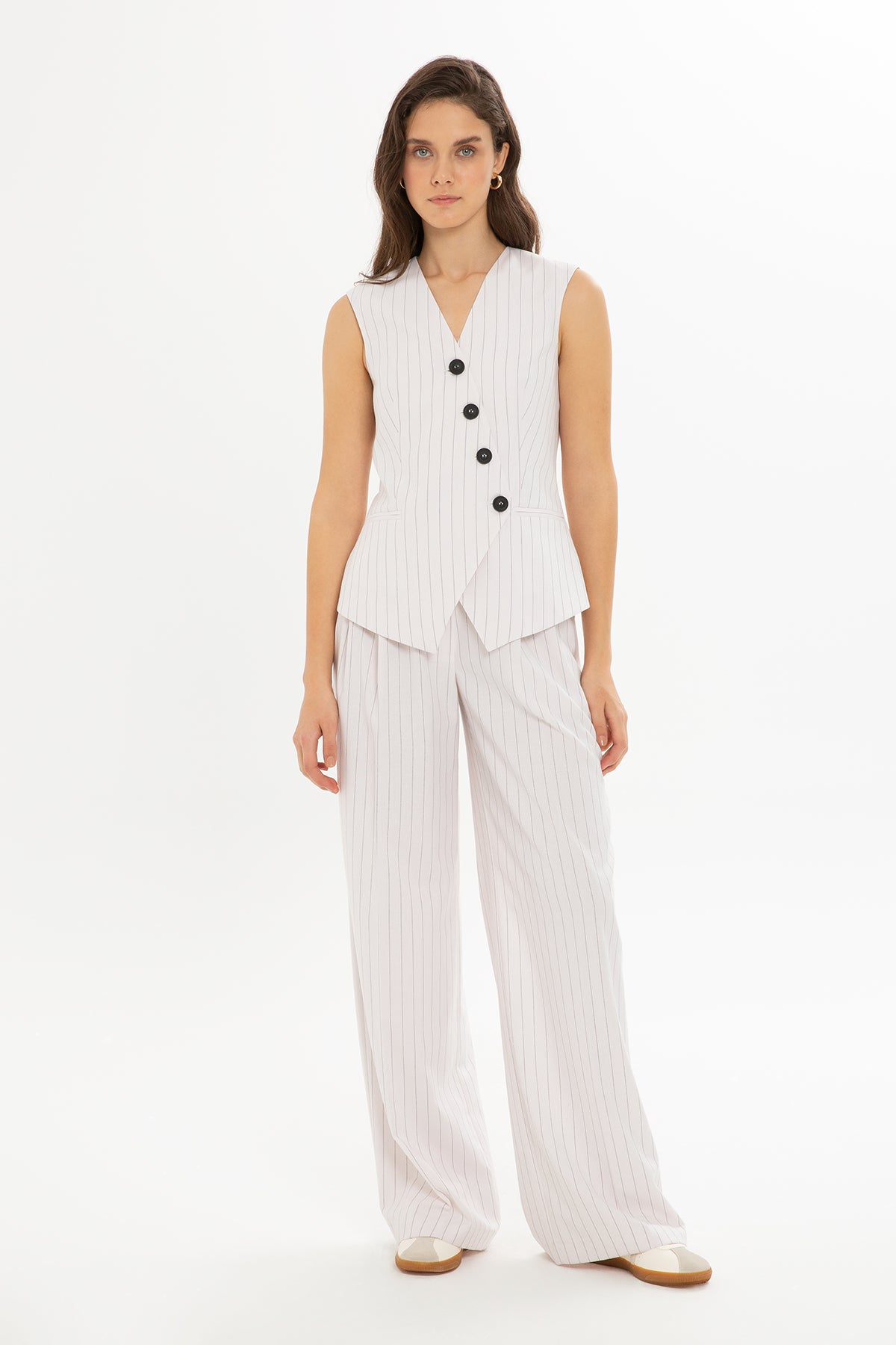 Kruvaze Yelek Ve Pileli Palazzo Pantolonlu Takım