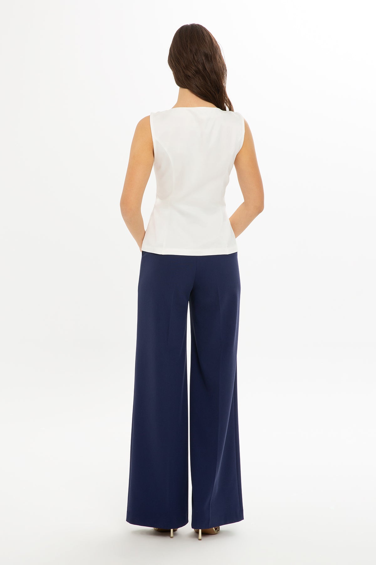 Süs Cepli Kolsuz Bluz