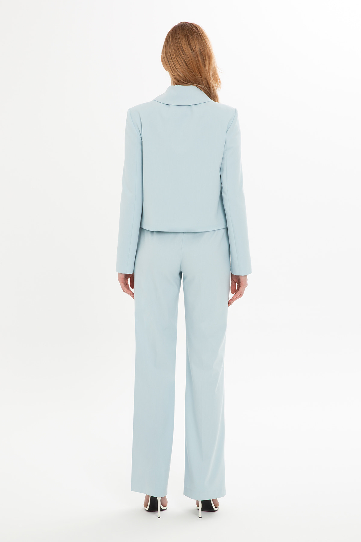 Kısa Ceket Ve Pantolonlu Takım