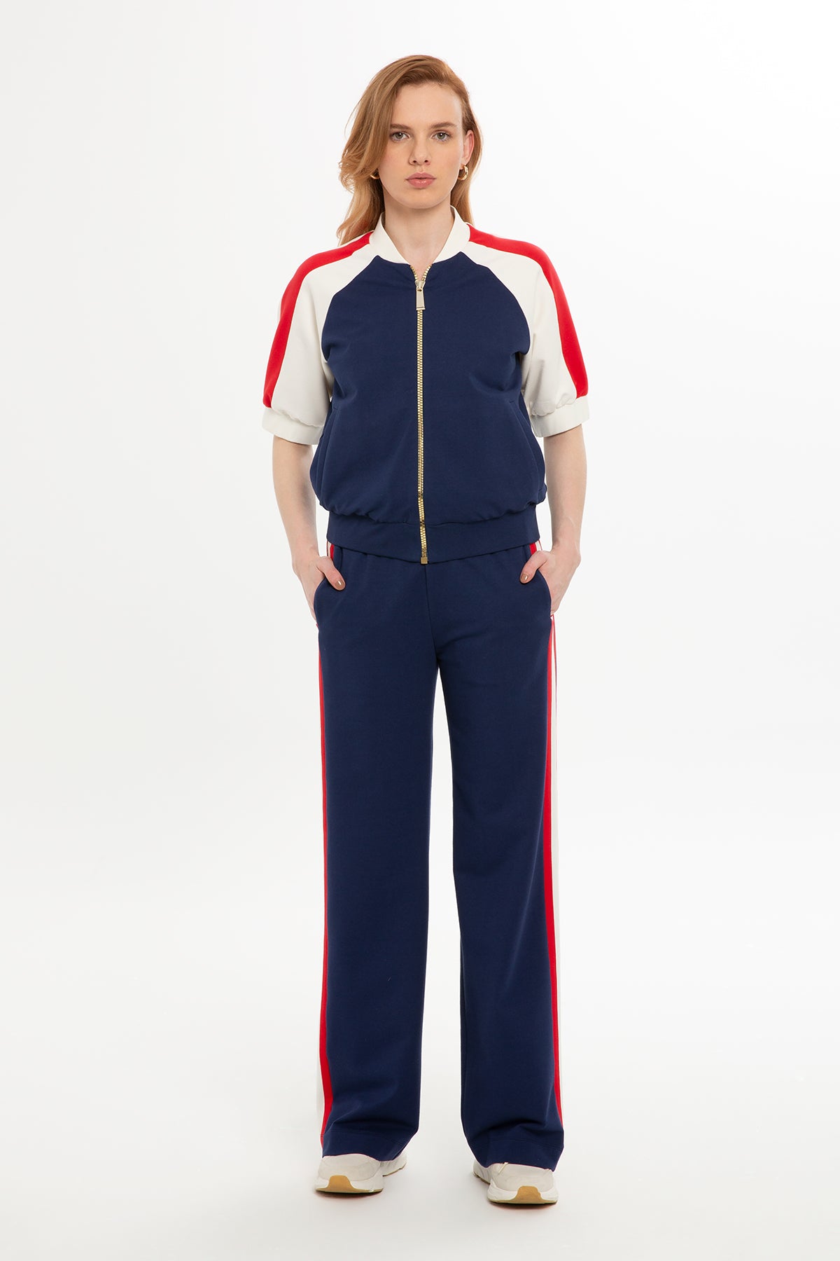 Şerit Detaylı Yarım Kol Eşofman Takımı