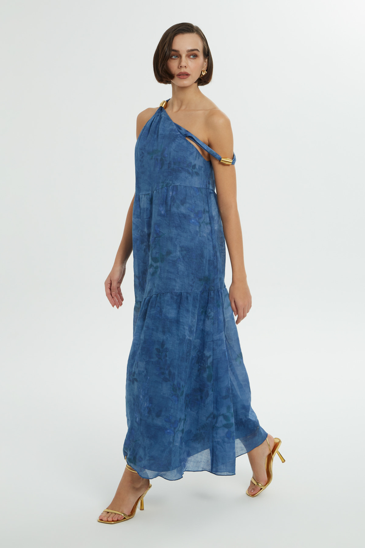 Omzu Aksesuarlı Uzun Elbise