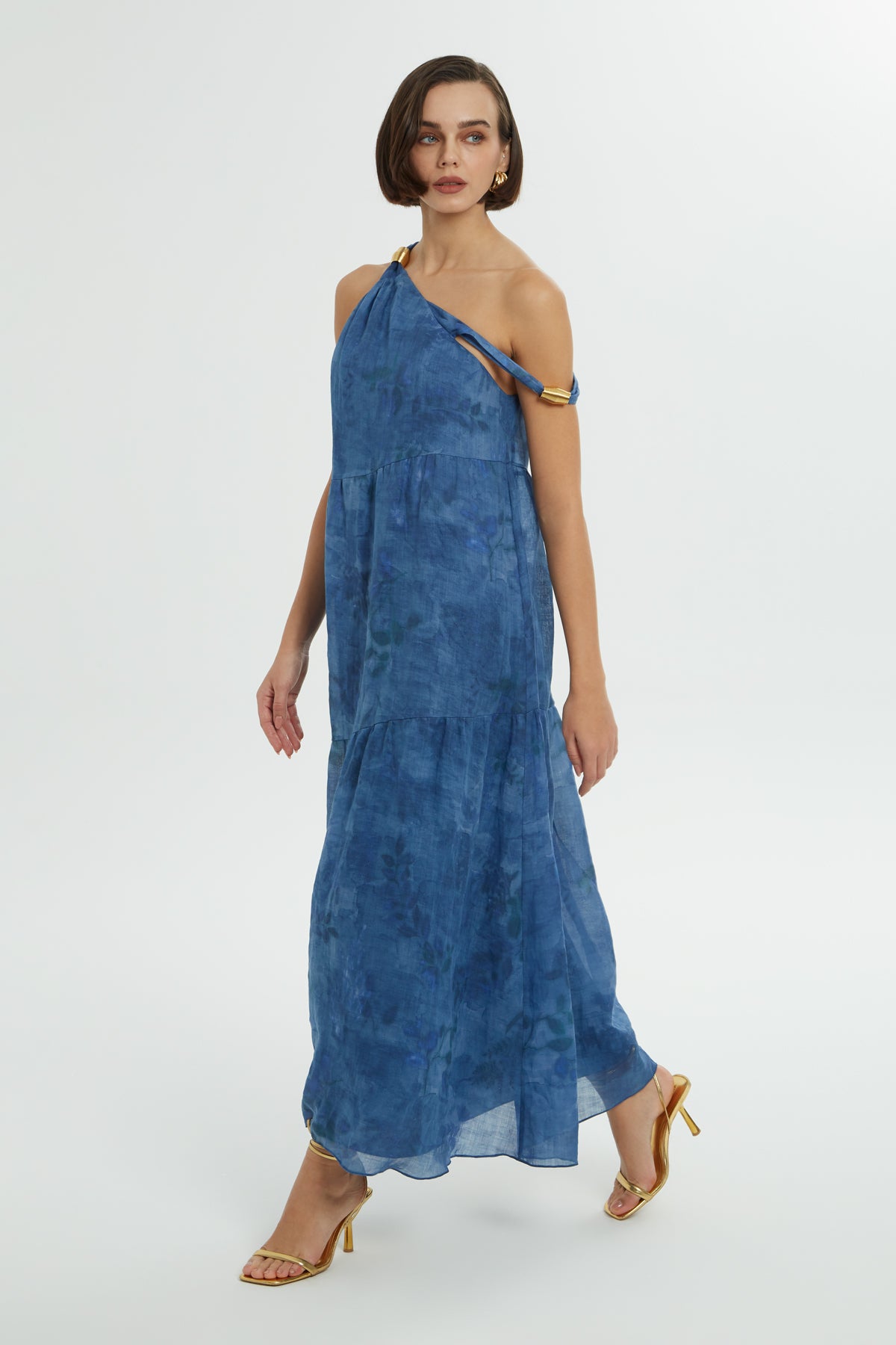 Omzu Aksesuarlı Uzun Elbise