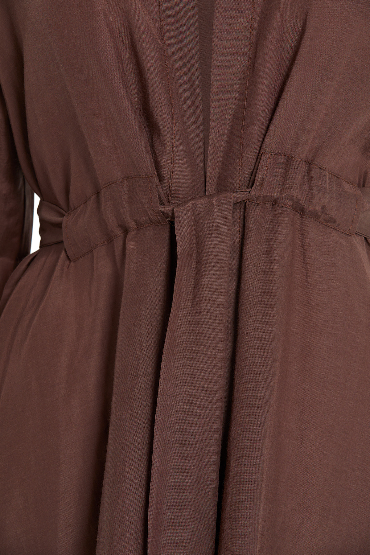 Seyyar Kuşaklı Arkası Uzun Gömlek