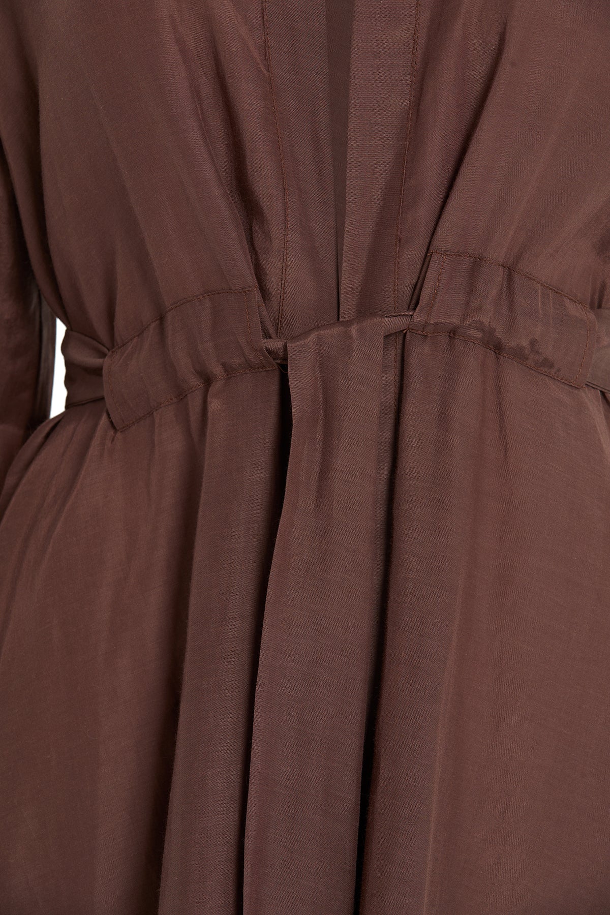 Seyyar Kuşaklı Arkası Uzun Gömlek