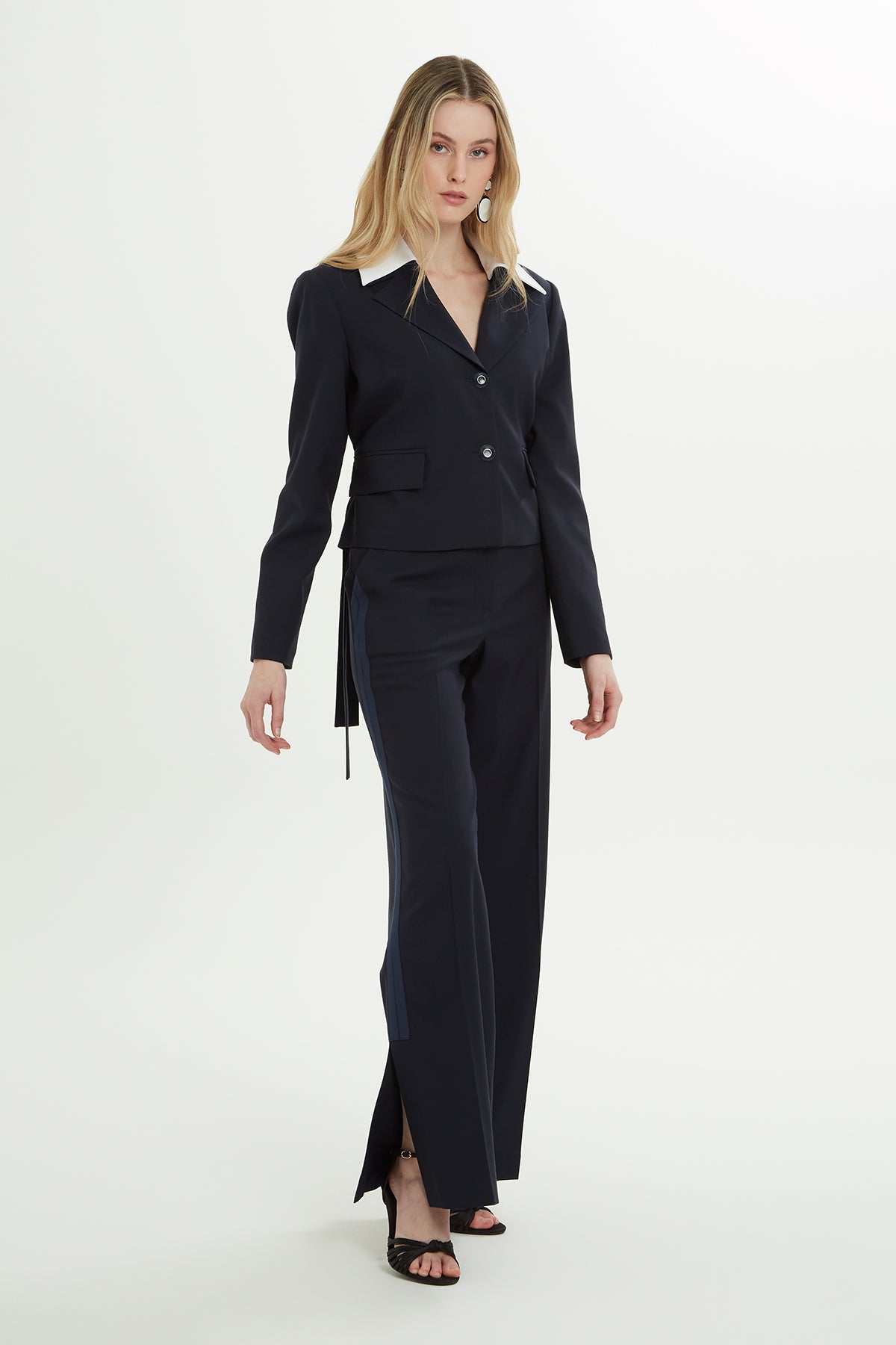 Yakası Kontrast Detaylı Ceket