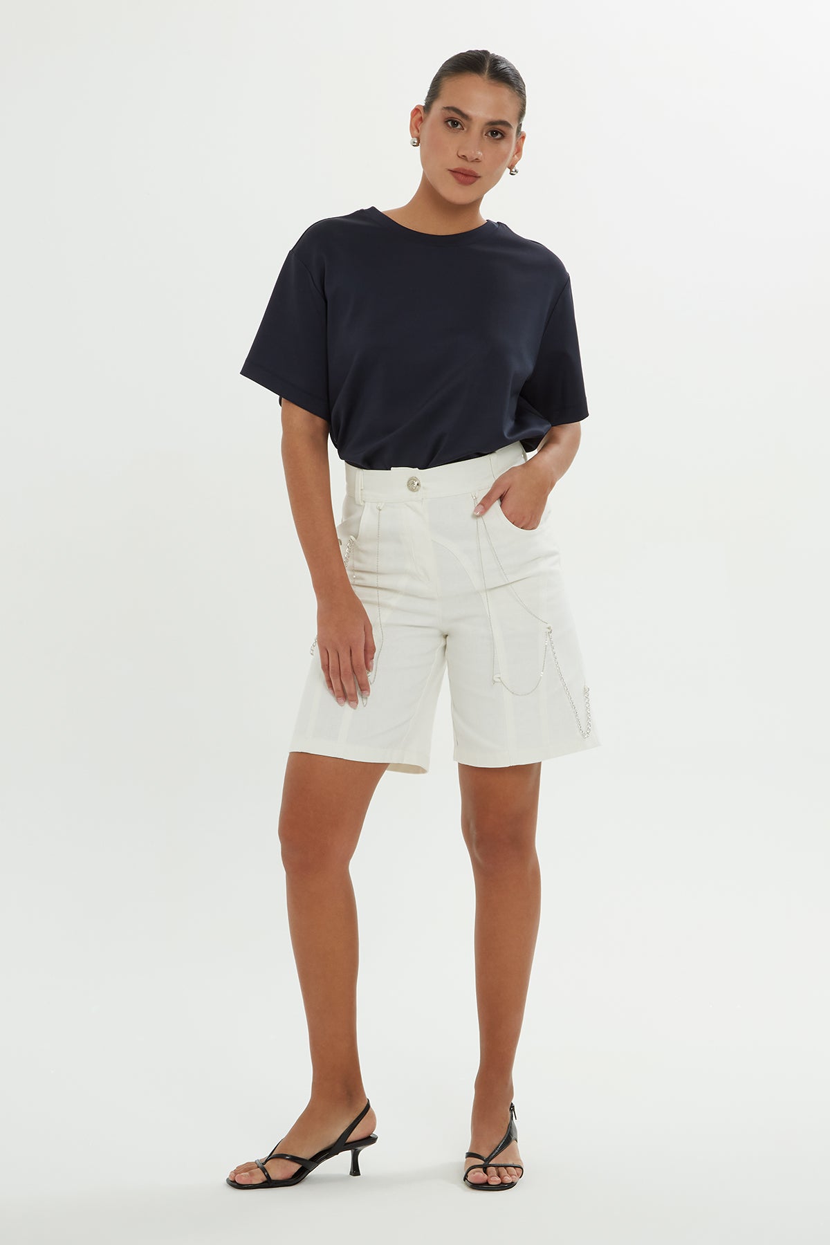 Zincir Aksesuarlı Şort