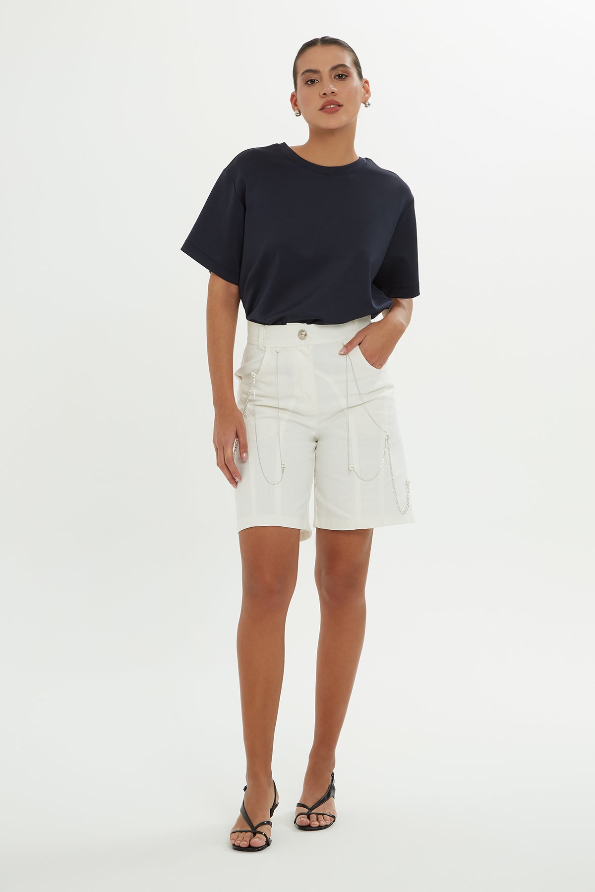 Zincir Aksesuarlı Şort