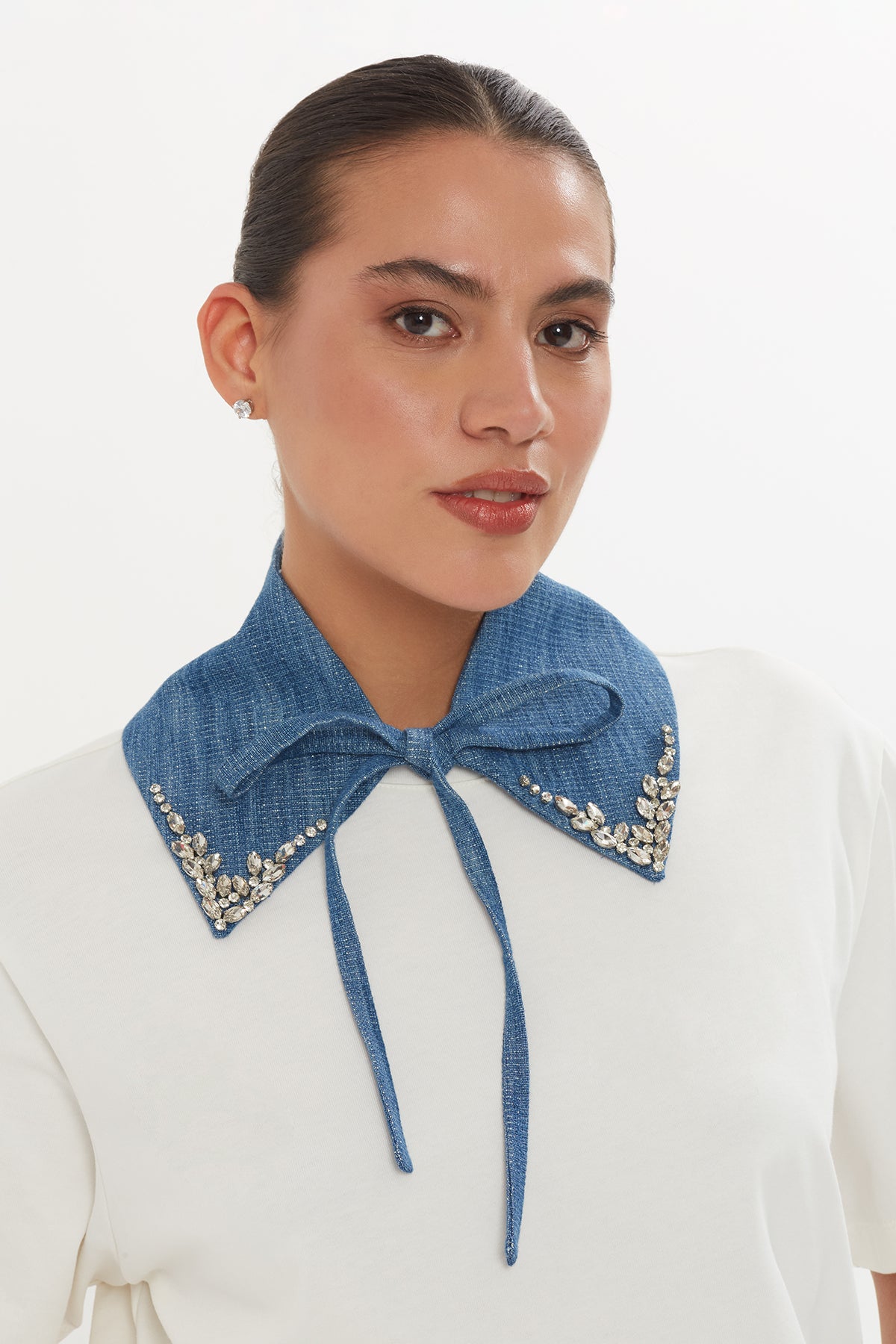 İşlemeli Denim Yaka