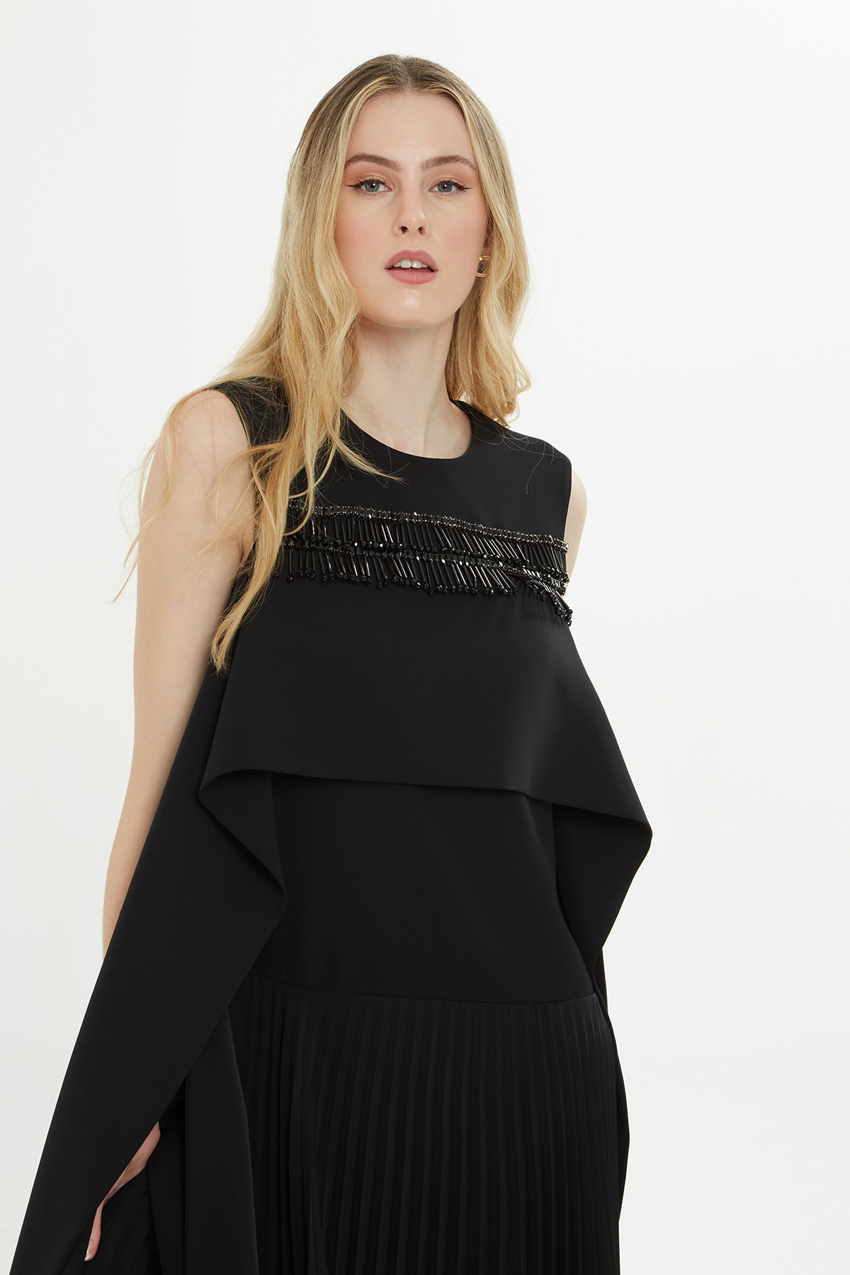 İşlemeli Kolsuz Uzun Elbise