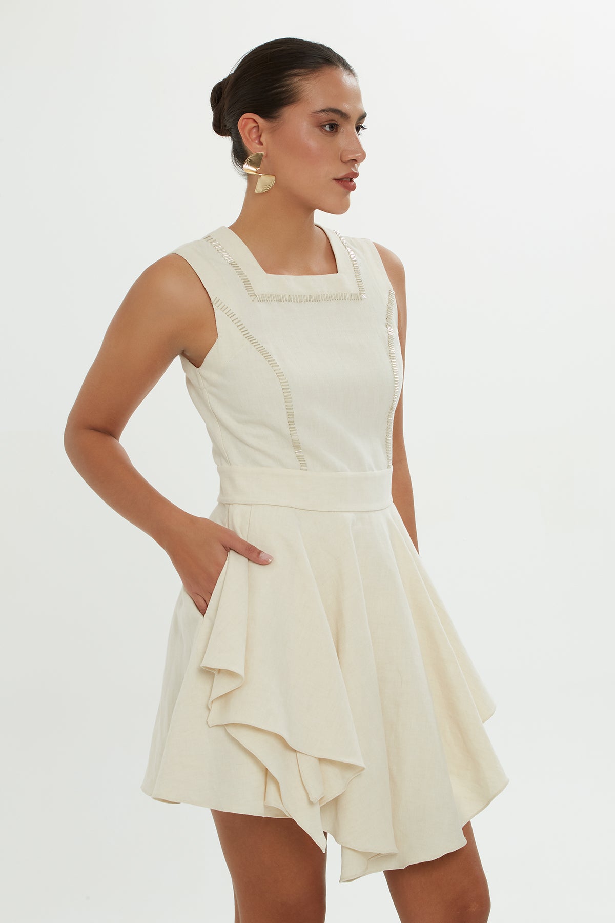 Asimetrik Kare Yaka İşlemeli Kemik Elbise