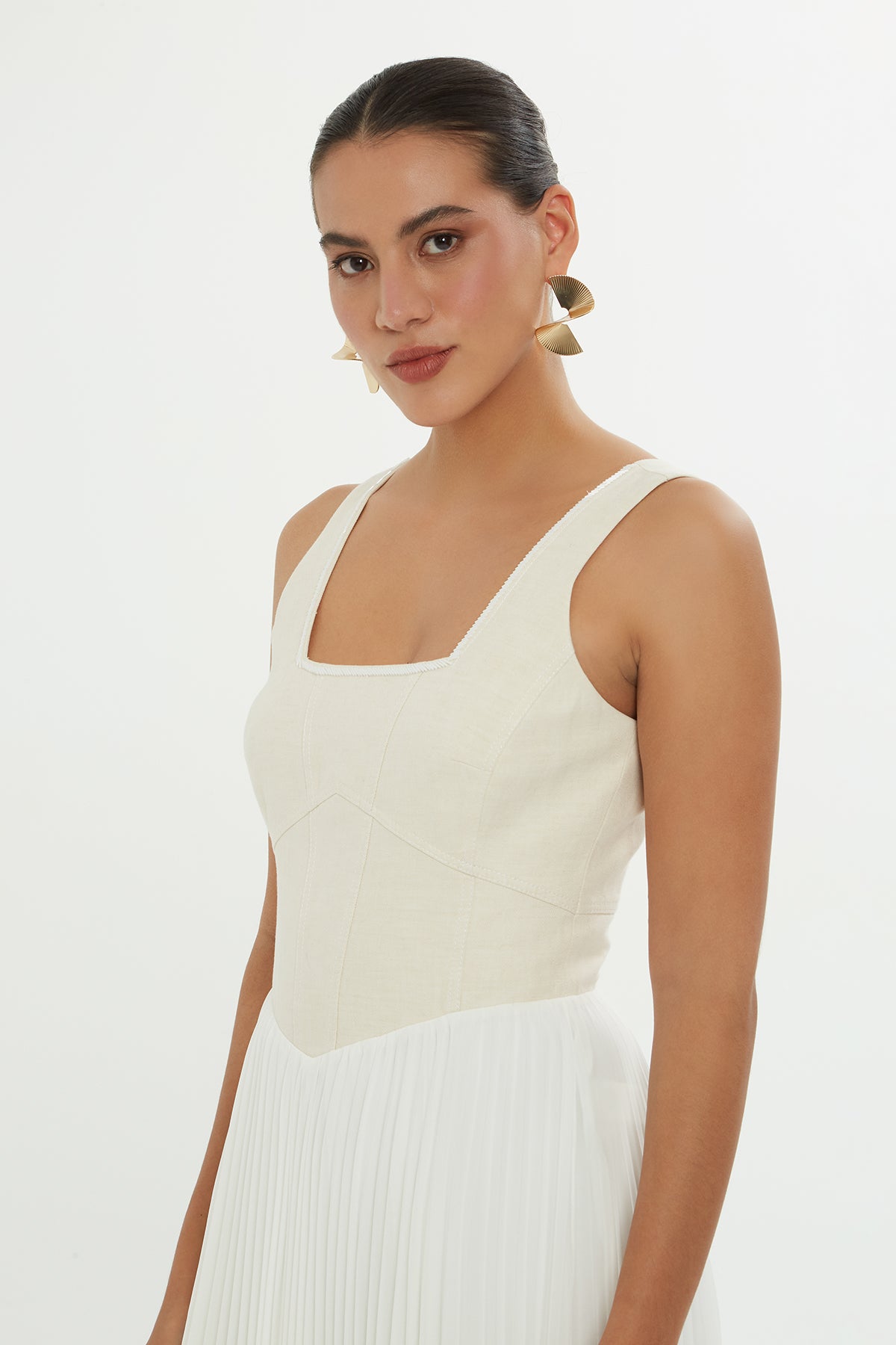 Yaka Piliseli Asimetrik Etekli Kemik Elbise