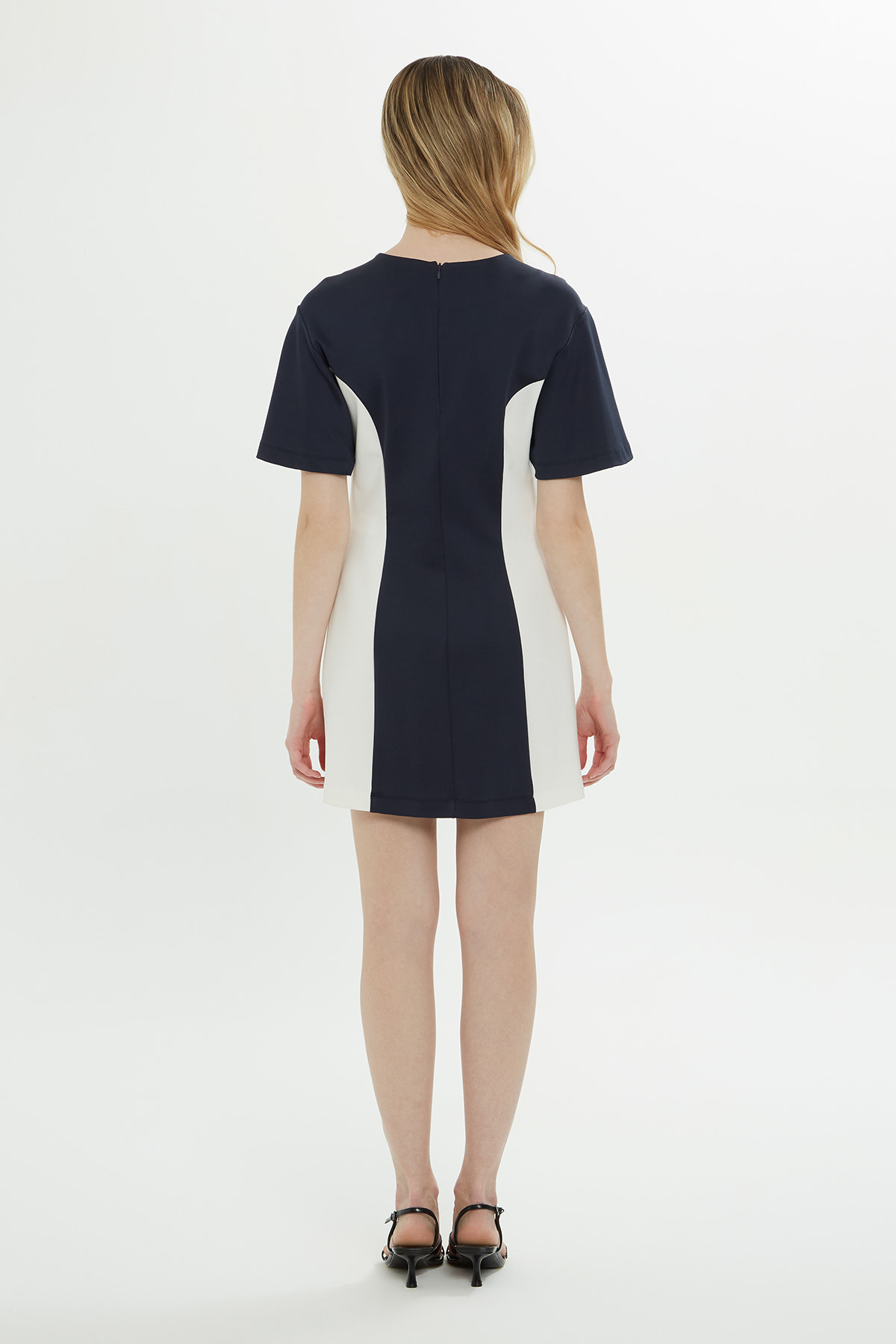 Kısa Kollu Kısa Elbise