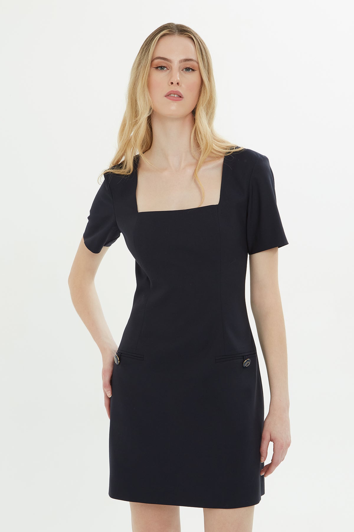 Kısa Kol Kare Yaka Kısa Elbise