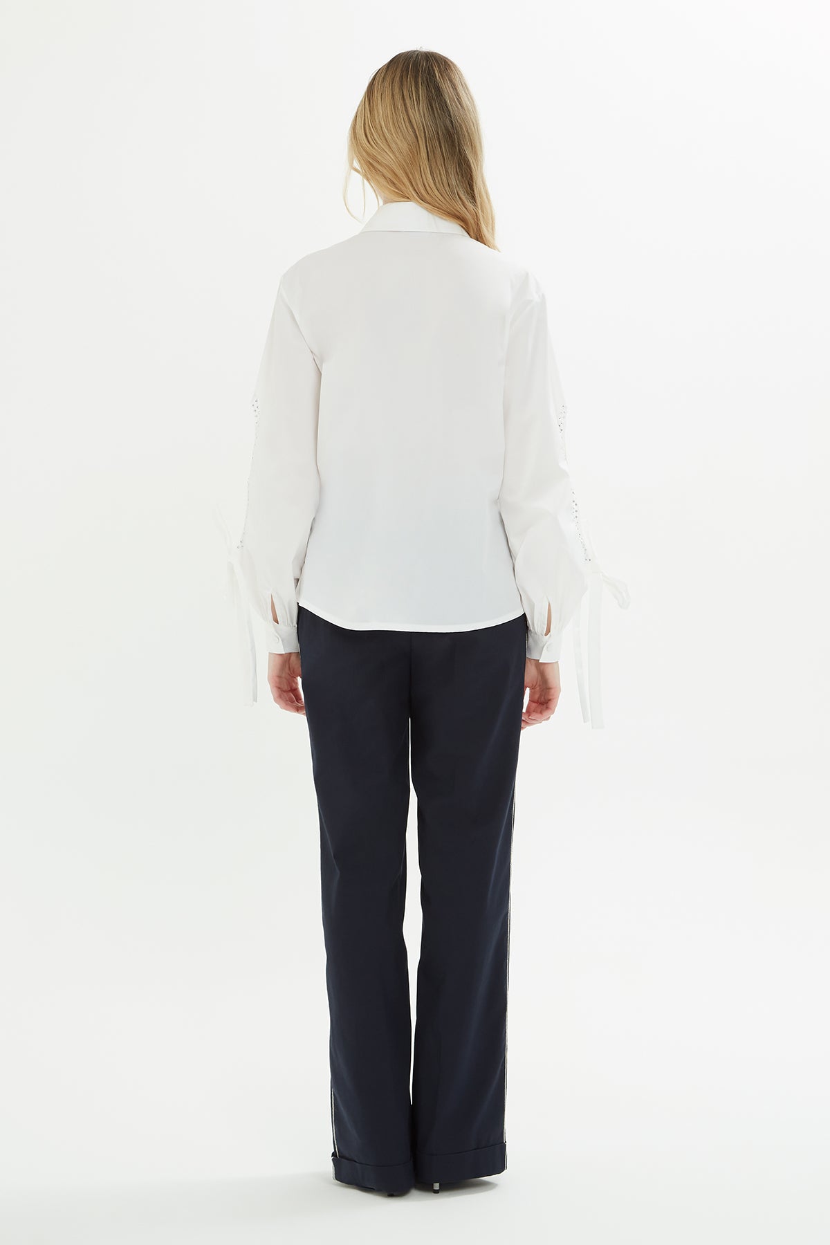 Kolları Bağlama Detaylı Gömlek