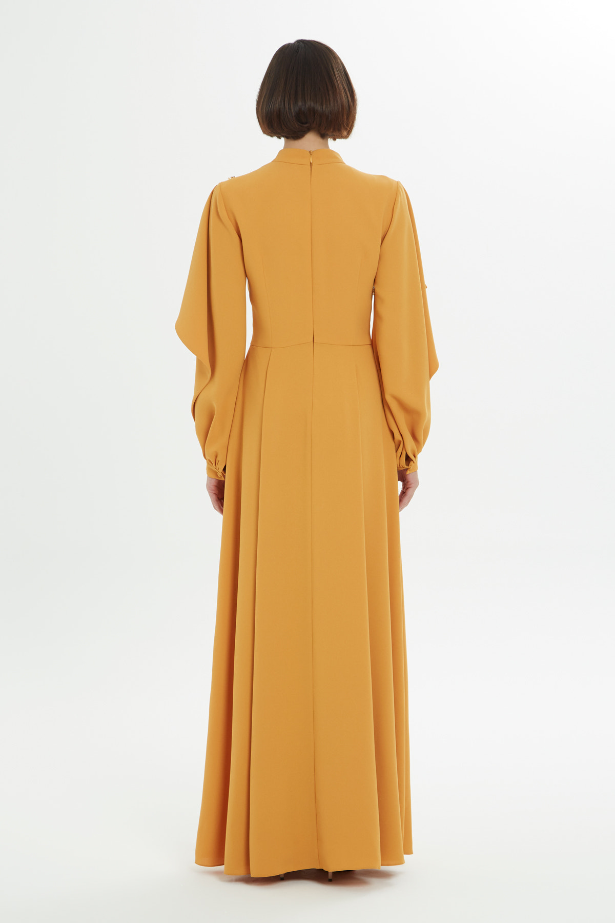 Önü Yırtmaçlı İşlemeli Uzun Elbise