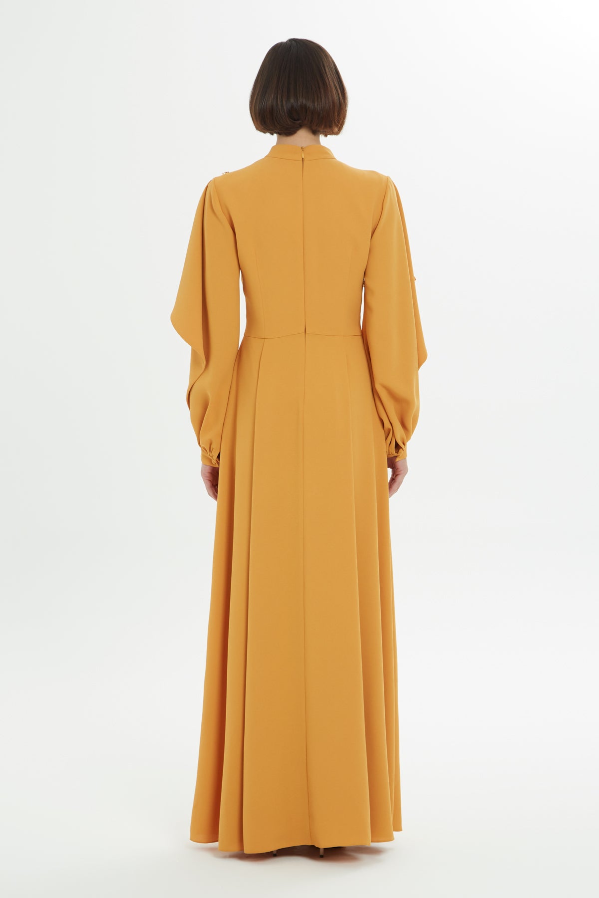 Önü Yırtmaçlı İşlemeli Uzun Elbise