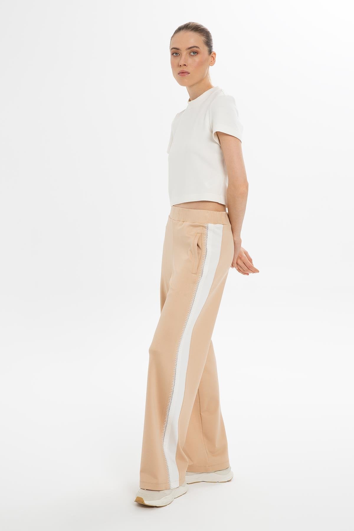 Metal Aksesuarlı T-shirt