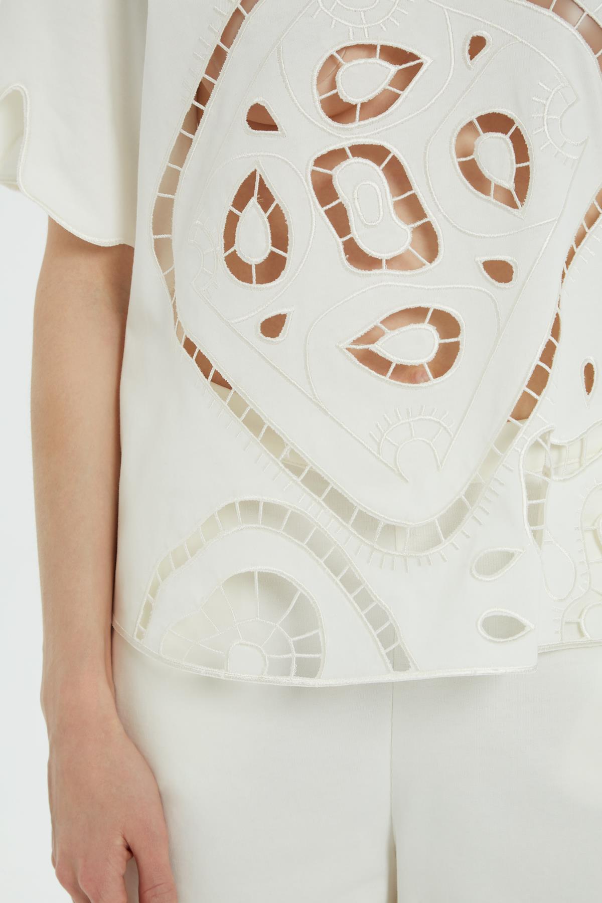 Asimetrik Yaka Delik Detaylı Bluz