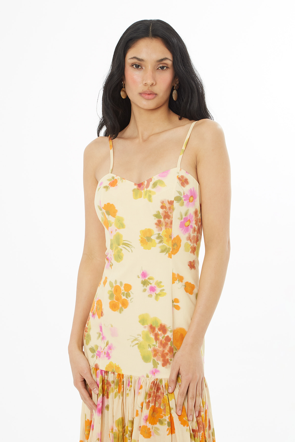 Eteği Pileli Askılı Uzun Elbise