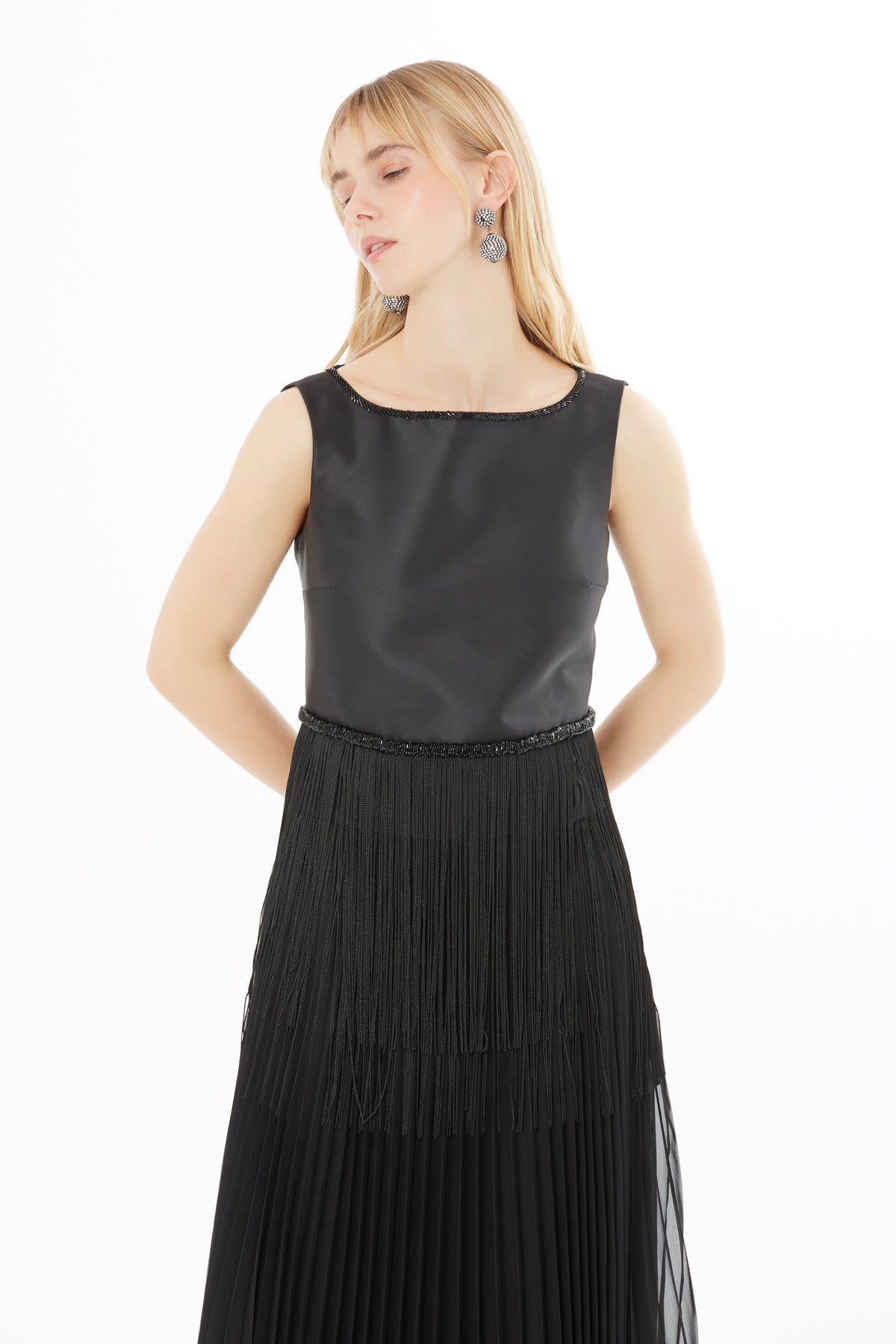 Beli İşlemeli Püsküllü Elbise