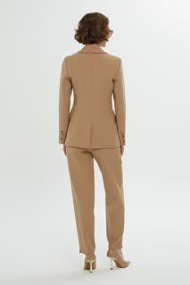 Kruvaze Kapamalı Ceket ve Havuç Pantolonlu Takım