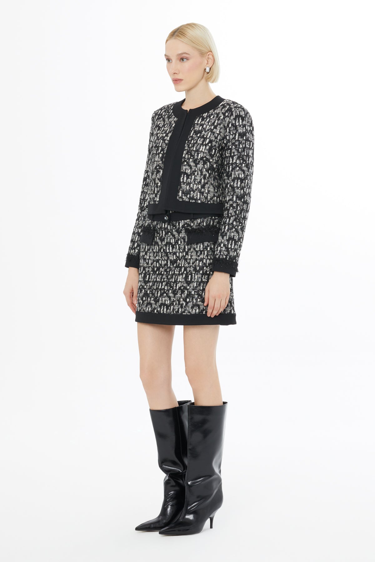 Önü Cepli Ceket Ve Önü Yırtmaçlı Etekli Takım