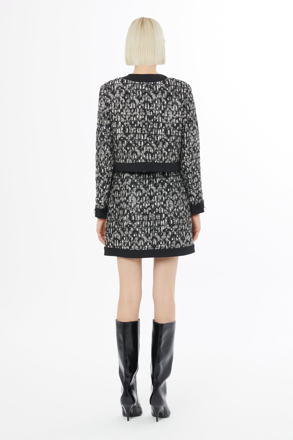 Önü Cepli Ceket Ve Önü Yırtmaçlı Etekli Takım