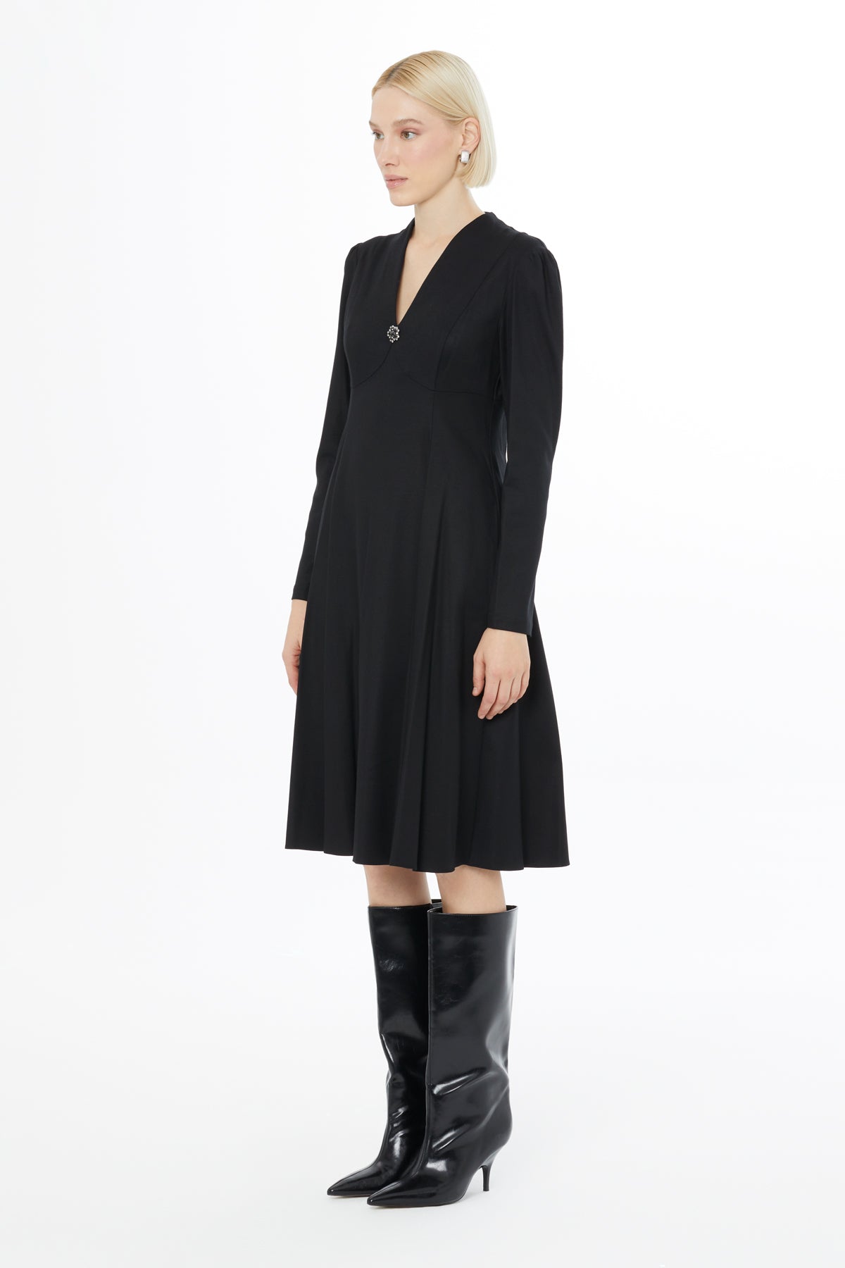 Göğüs Kup Detaylı Dekoratif Düğmeli Midi Elbise