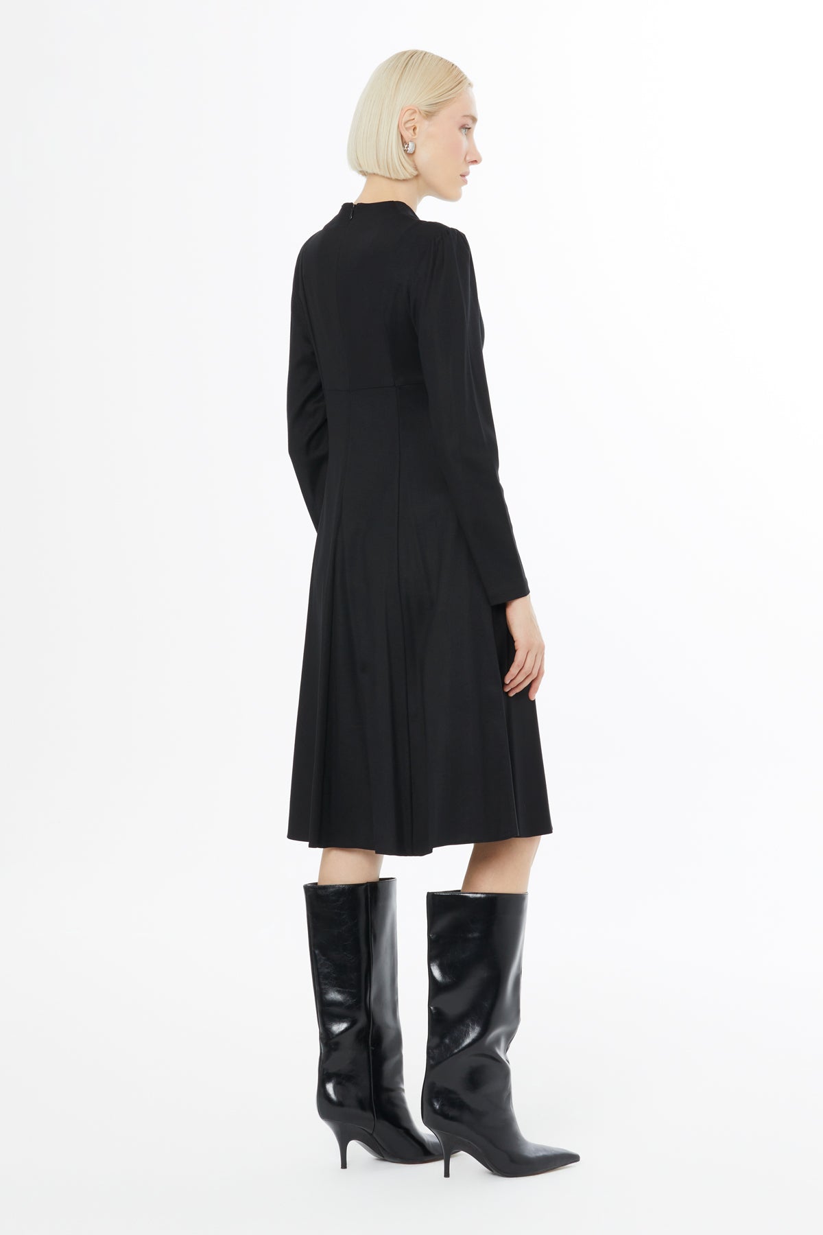 Göğüs Kup Detaylı Dekoratif Düğmeli Midi Elbise