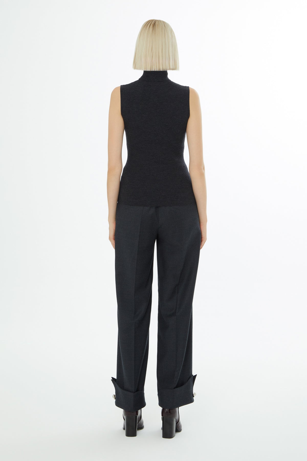 Sıfır Kol Boğazlı Triko