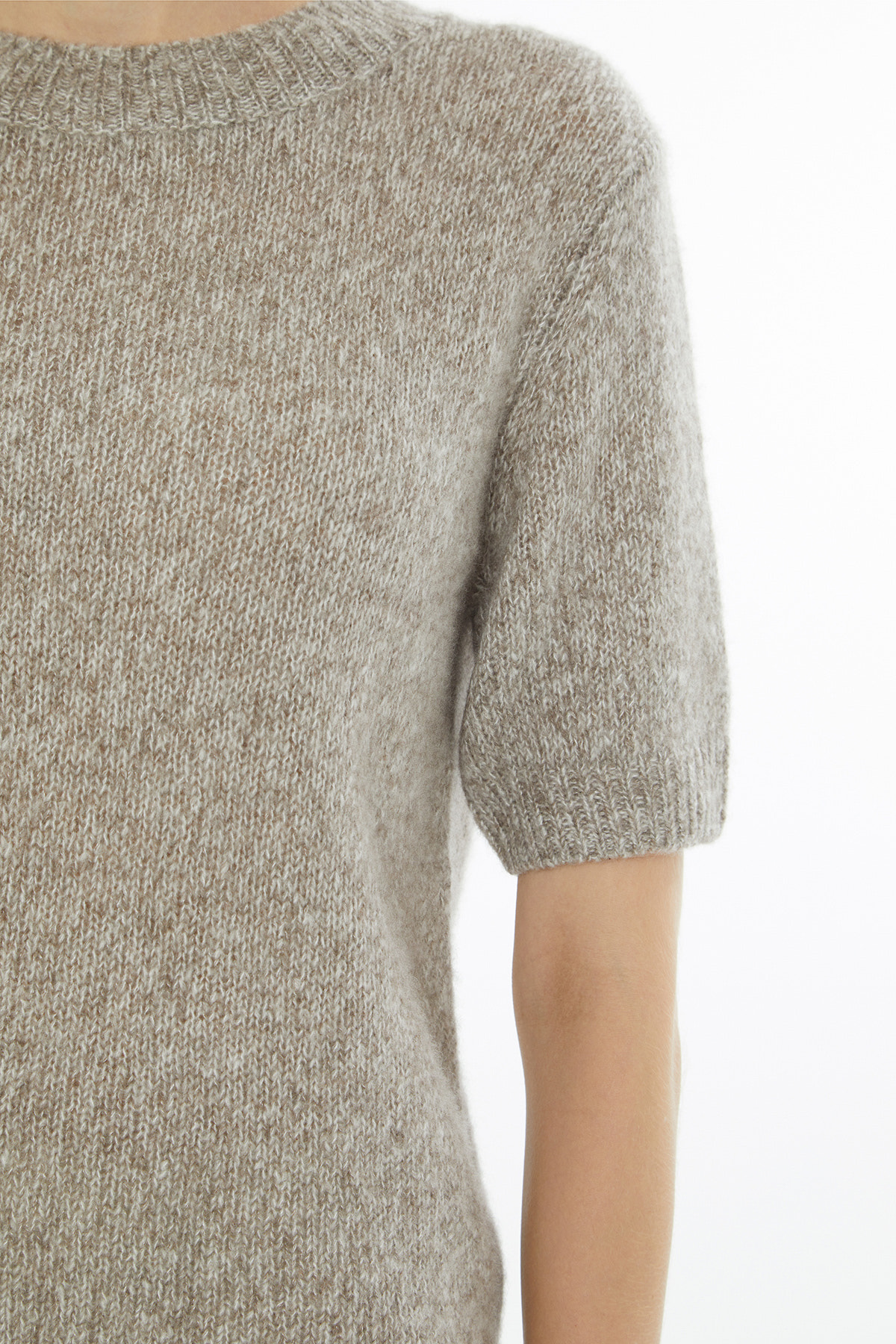 Yuvarlak Yaka Kısa Kol Triko